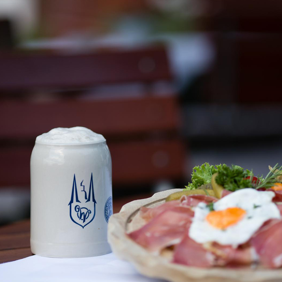 hotel marienmünster Essen im Biergarten